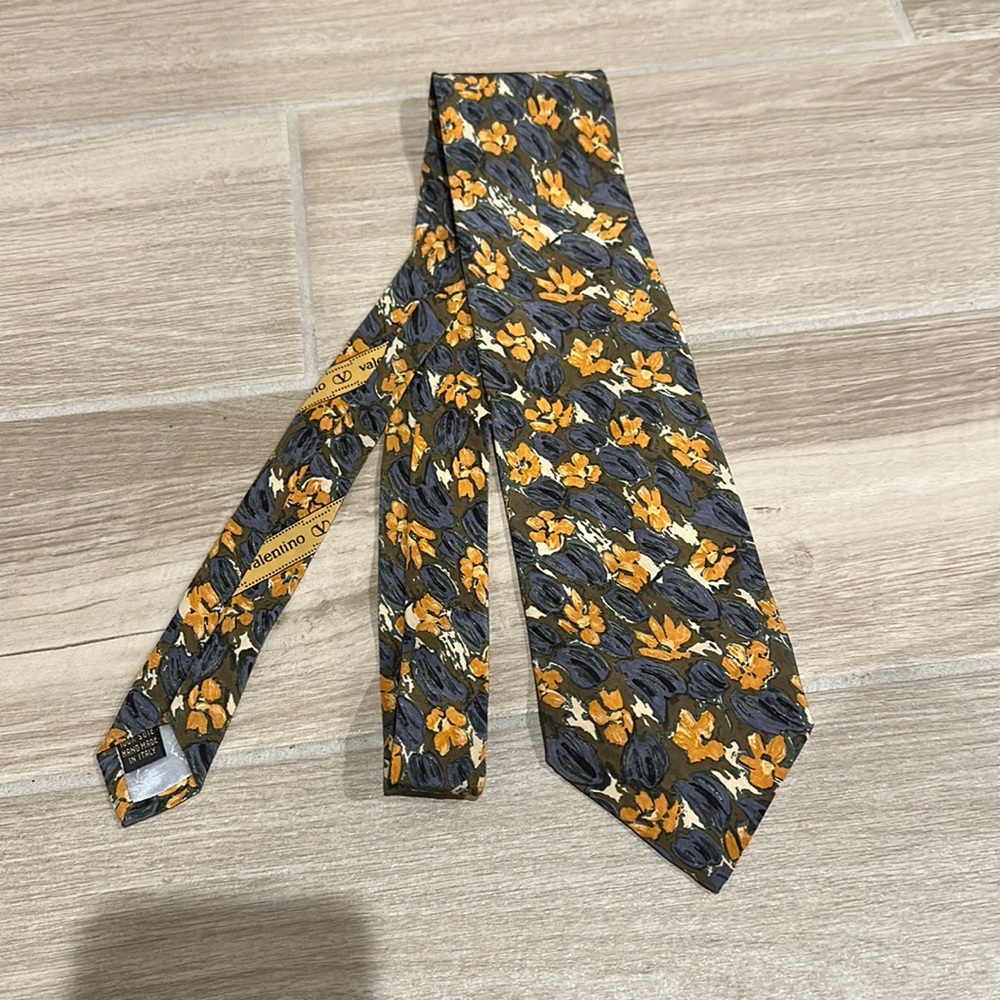 Valentino Silk classic tie with floral motif